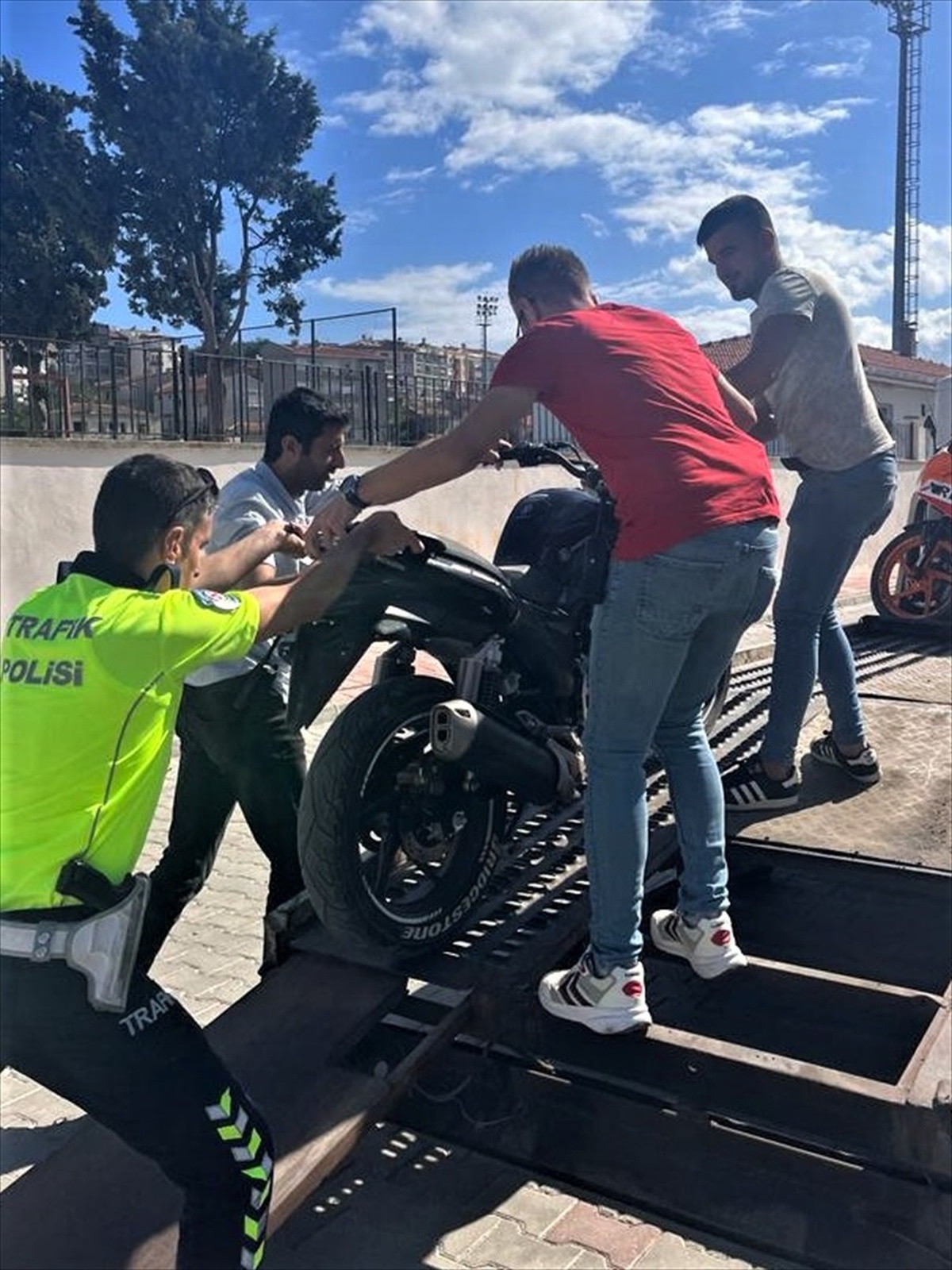 Çanakkale\'de Okul Önlerinde Motosiklet Denetimi