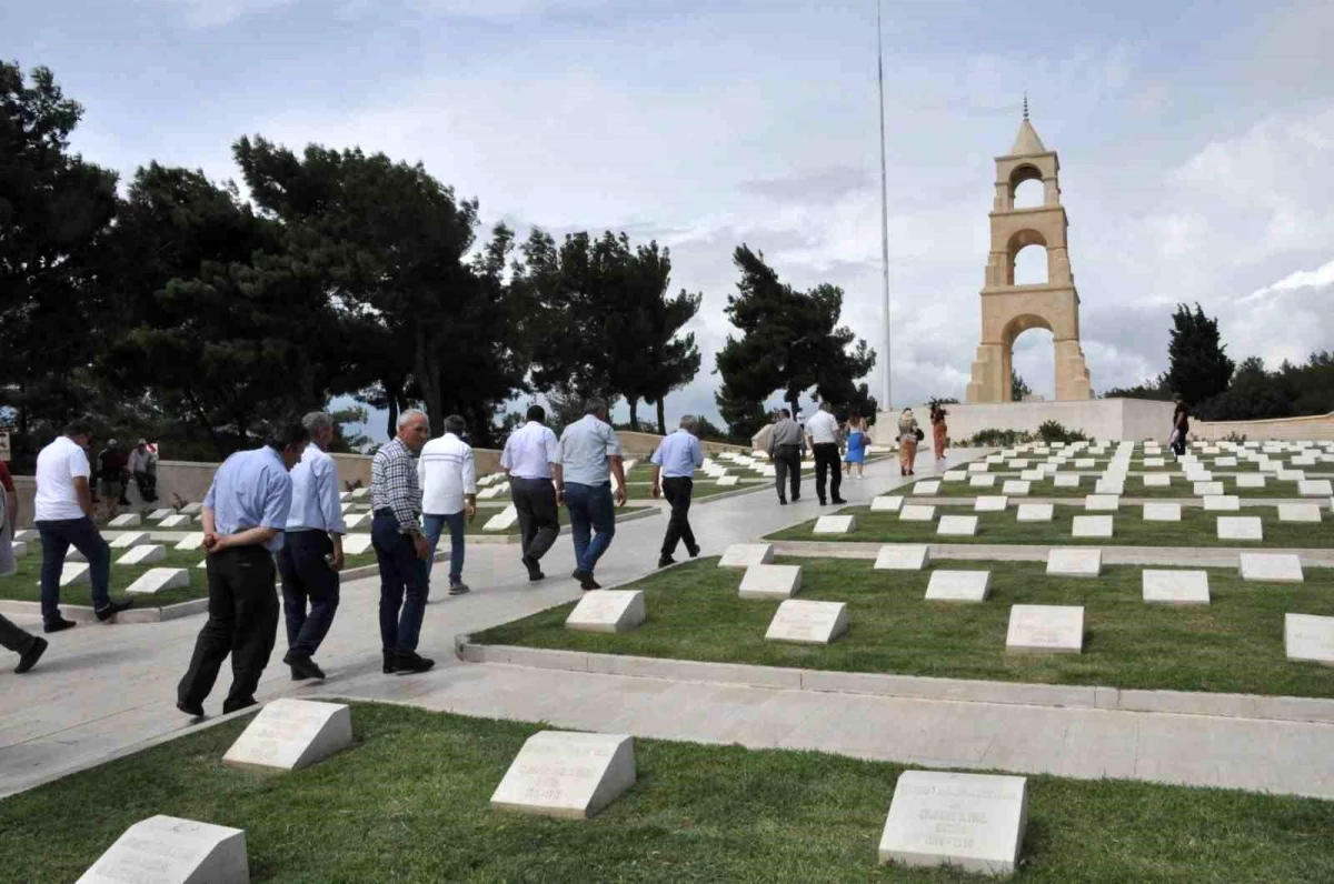 Çanakkale\'de şehit düşen dedelerini unutmadılar