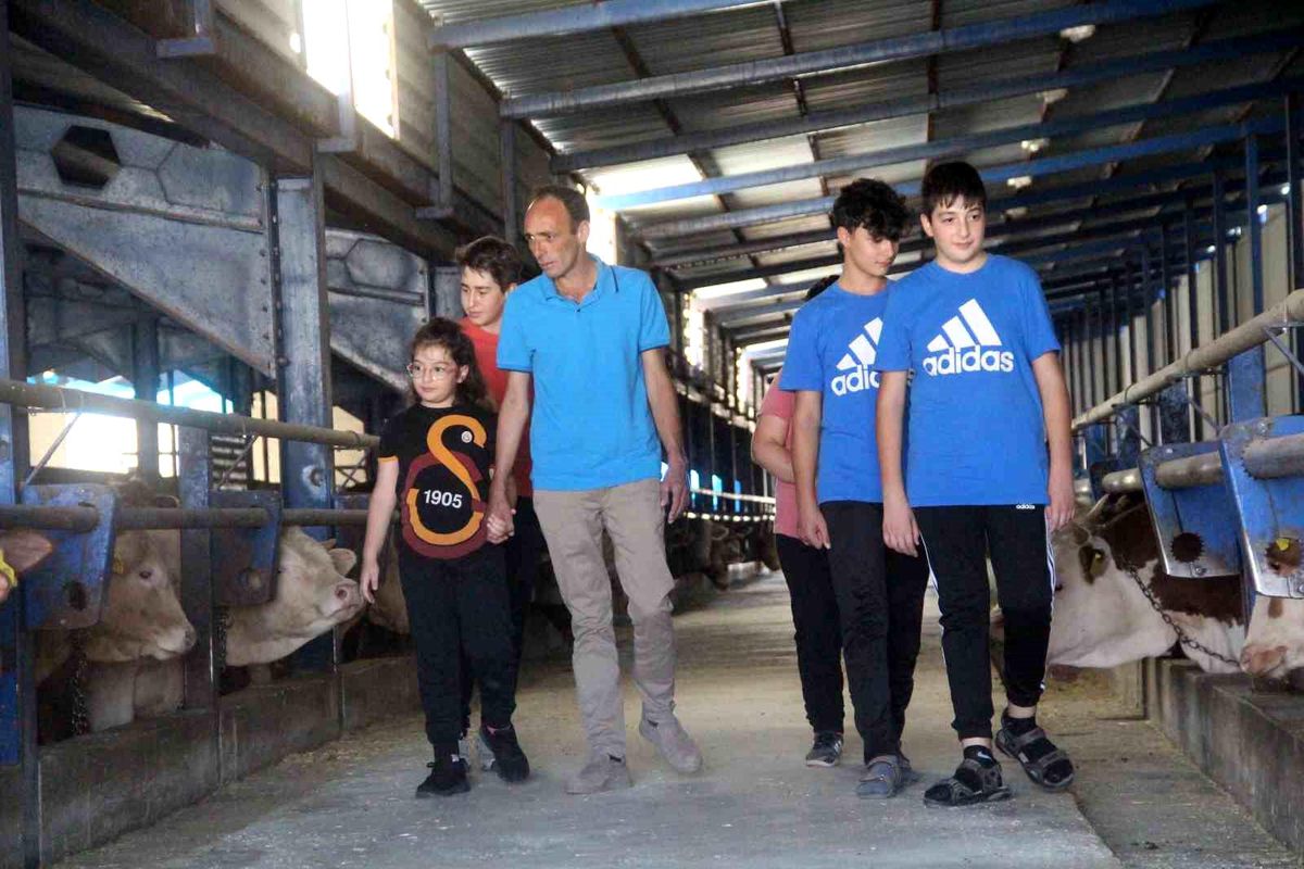 Elazığ\'da Besici Devletin Destekleriyle Modern Bir Çiftlik Kurdu