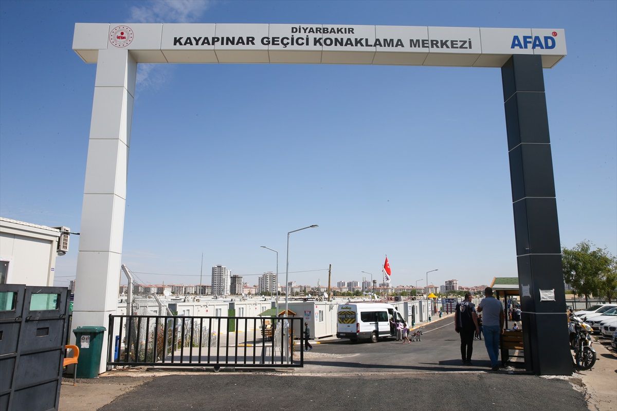 Diyarbakır\'da depremden etkilenen öğrenciler okullarına kavuştu