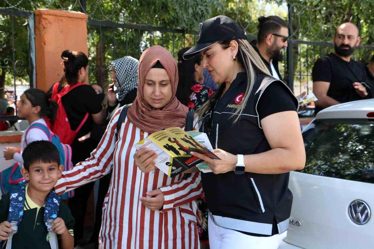 Diyarbakır\'da öğrenci ve veliler \'Narkonokta\' uygulamasıyla bilgilendirildi