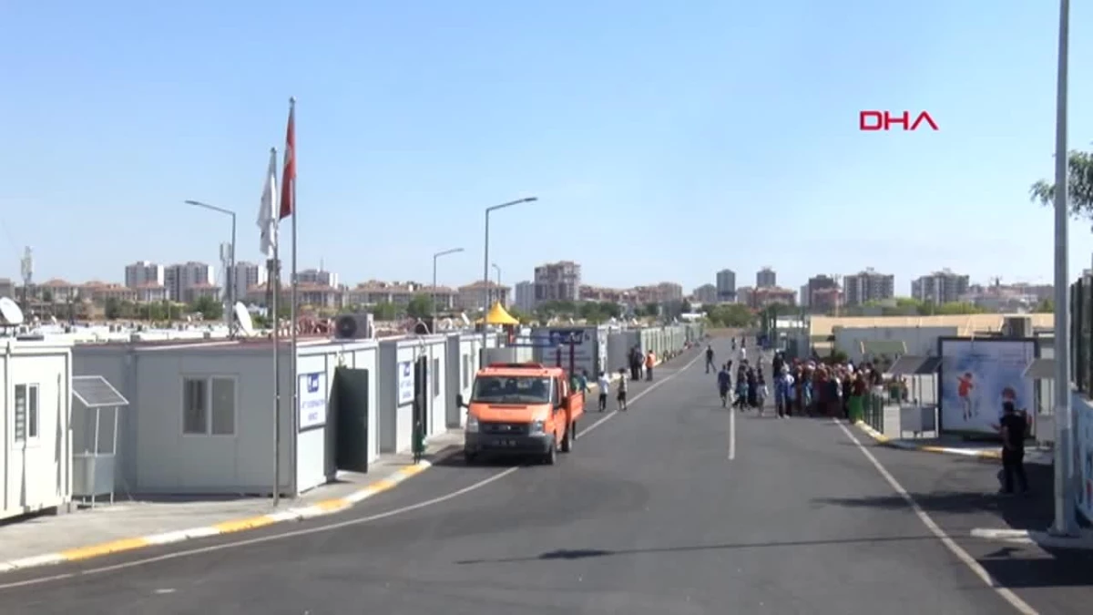 Diyarbakır\'da Konteyner Kentte 640 Öğrenci Ders Başına Geçti