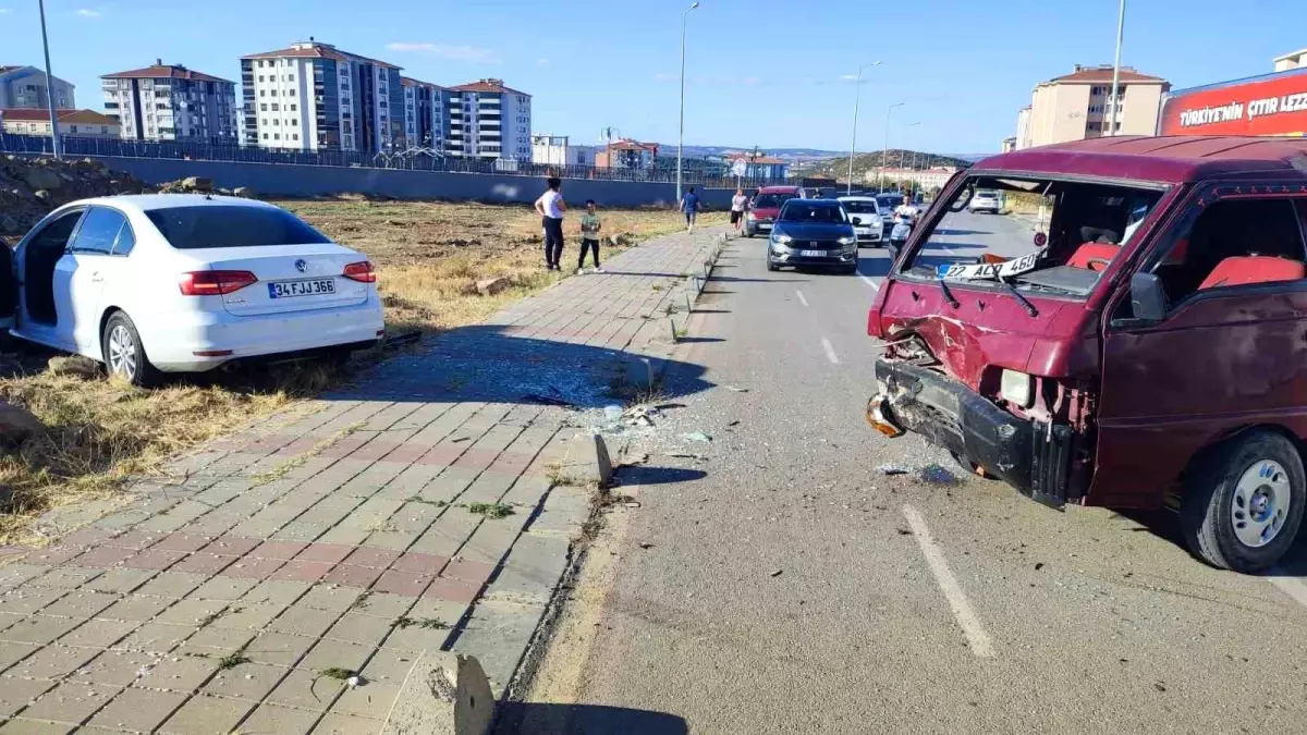 Edirne Keşan\'da Trafik Kazası: 3 Yaralı