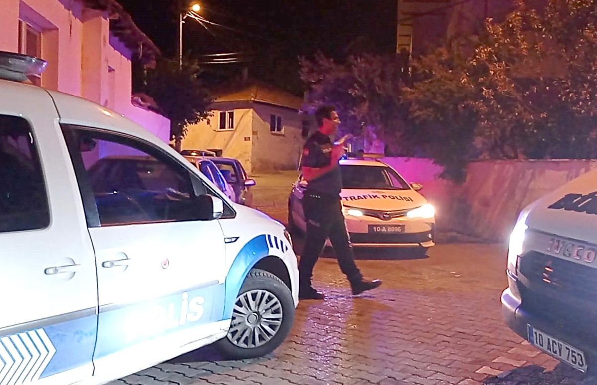 Edremit\'te hırsızlar polis müdahalesiyle kaçtı