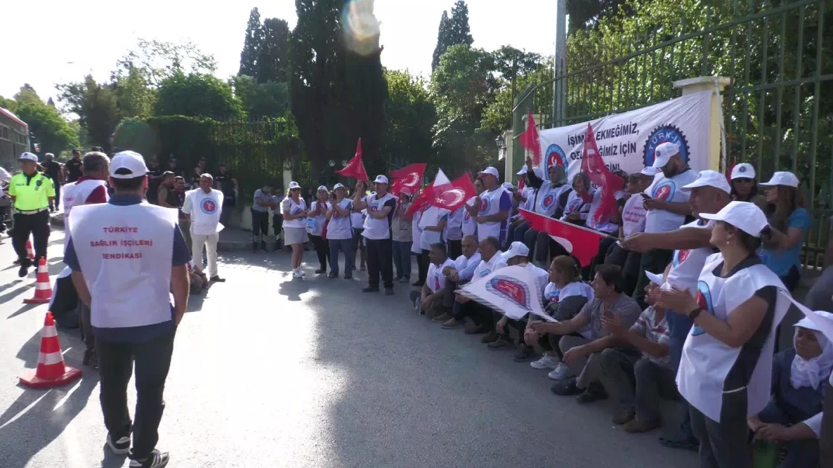 Ege Üniversitesi Hastanesi İşçileri Geriye Dönük Alacaklarını İstiyor