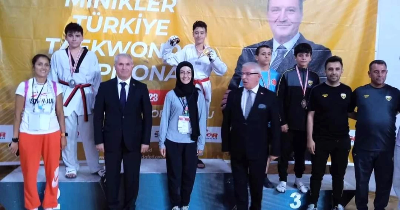 Eskişehirli sporcular Taekwando Minikler Türkiye Şampiyonası\'nda 2 şampiyonluk kazandı