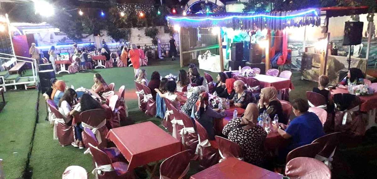 Denizli\'de Dayanışma Etkinliği: Kadınlara Alışveriş Fırsatı