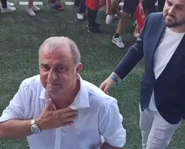 Herkes Fatih Terim'in 'Seni milli takıma geri istiyoruz' diyen taraftara tepkisini konuşuyor Herkes Fatih Terim'in 'Seni milli takıma geri istiyoruz' diyen taraftara tepkisini konuşuyor