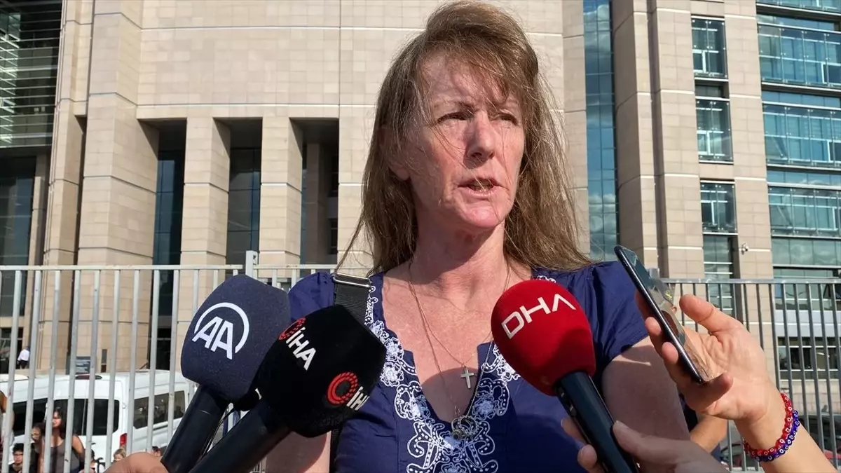 İstanbul\'da öldürülen kızın annesi dosyanın yeniden açılmasını istedi