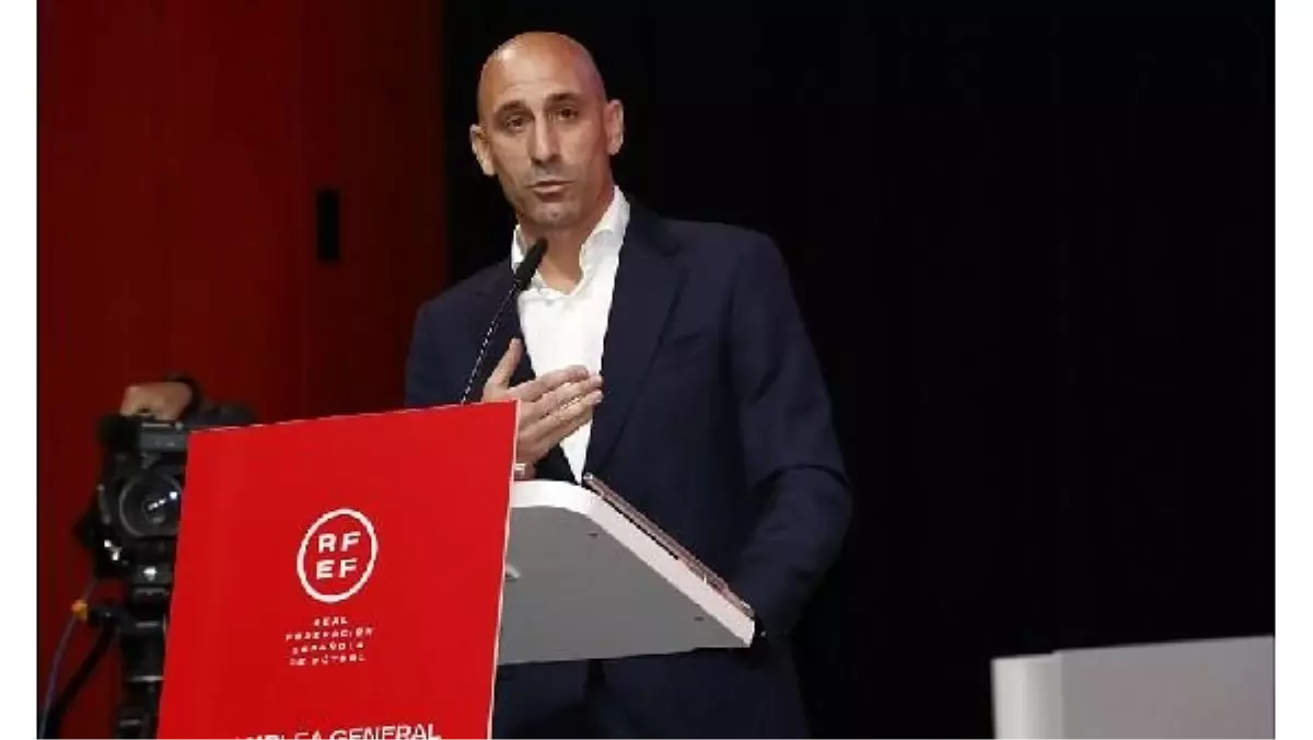 İspanya Futbol Federasyonu Başkanı Luis Rubiales İstifa Etti