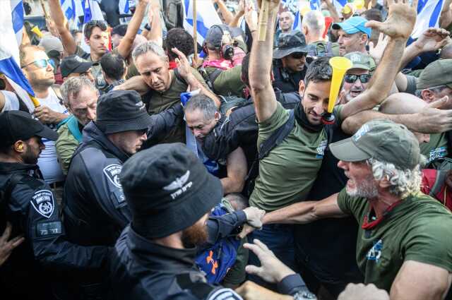 İsrail'de binlerce kişi yargı düzenlemesine karşı protesto gösterisi yaptı