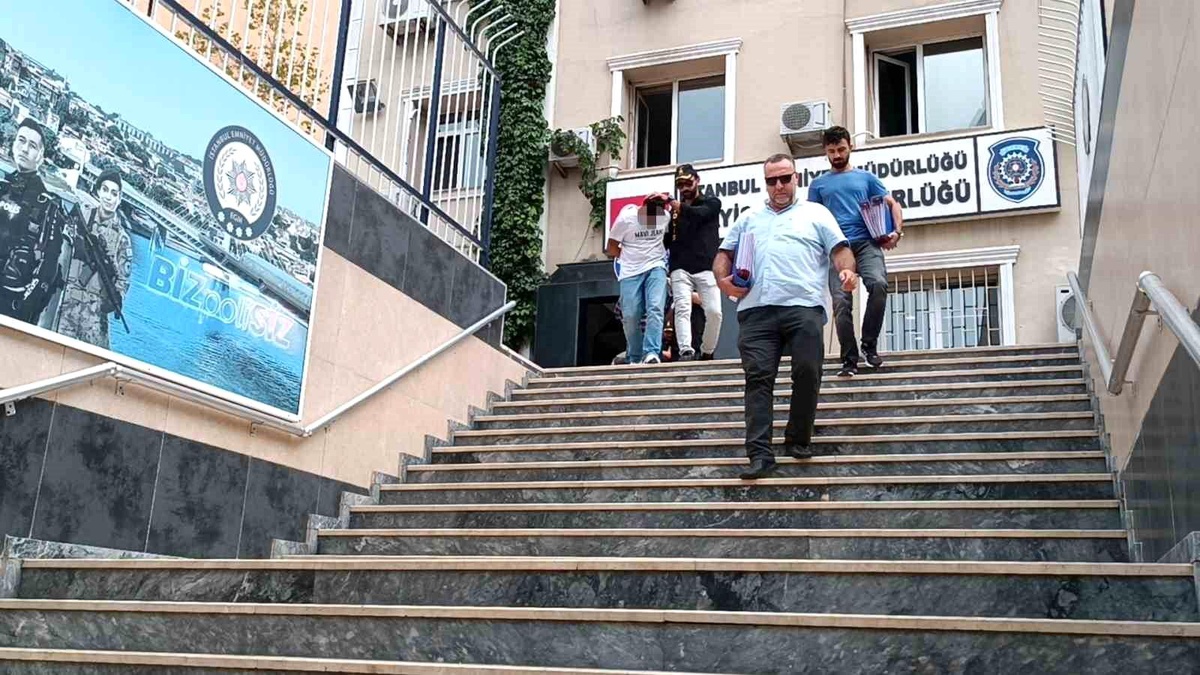 İstanbul\'da Park Halindeki Otomobillerin Gösterge ve Plakalarını Çalan 3 Şüpheli Yakalandı