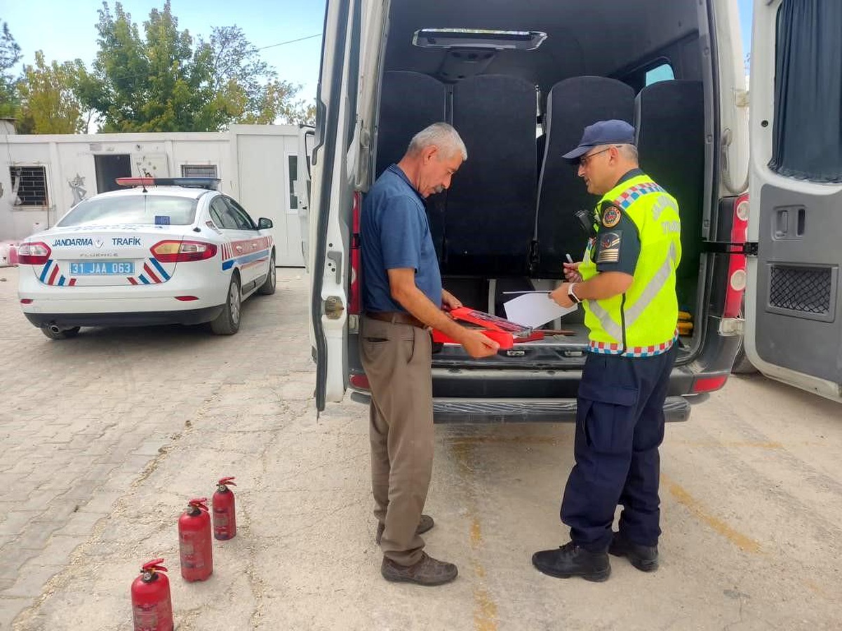 Hatay\'da Jandarma Öğrencilerin Güvenliğini Sağladı