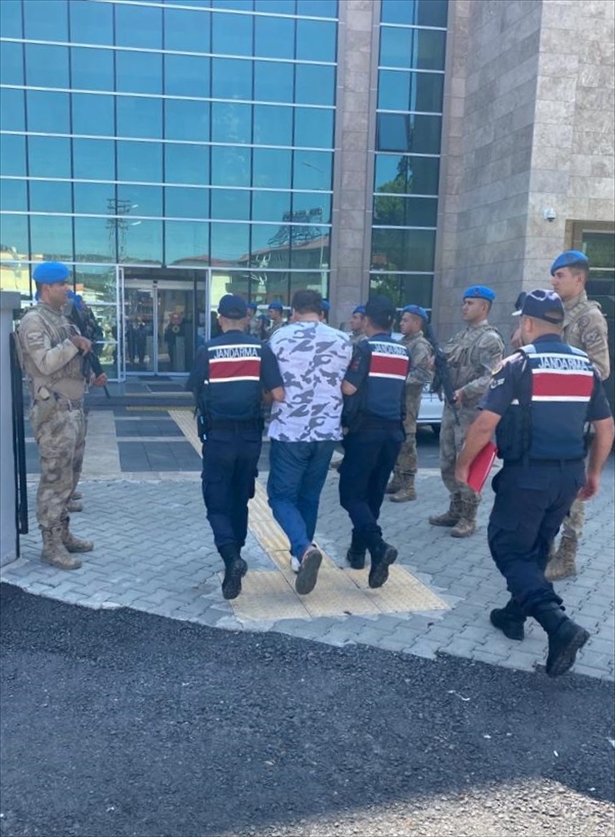 Kamyonun Cenaze Namazı İçin Toplananlara Çarpması Sonucu 6 Kişi Öldü
