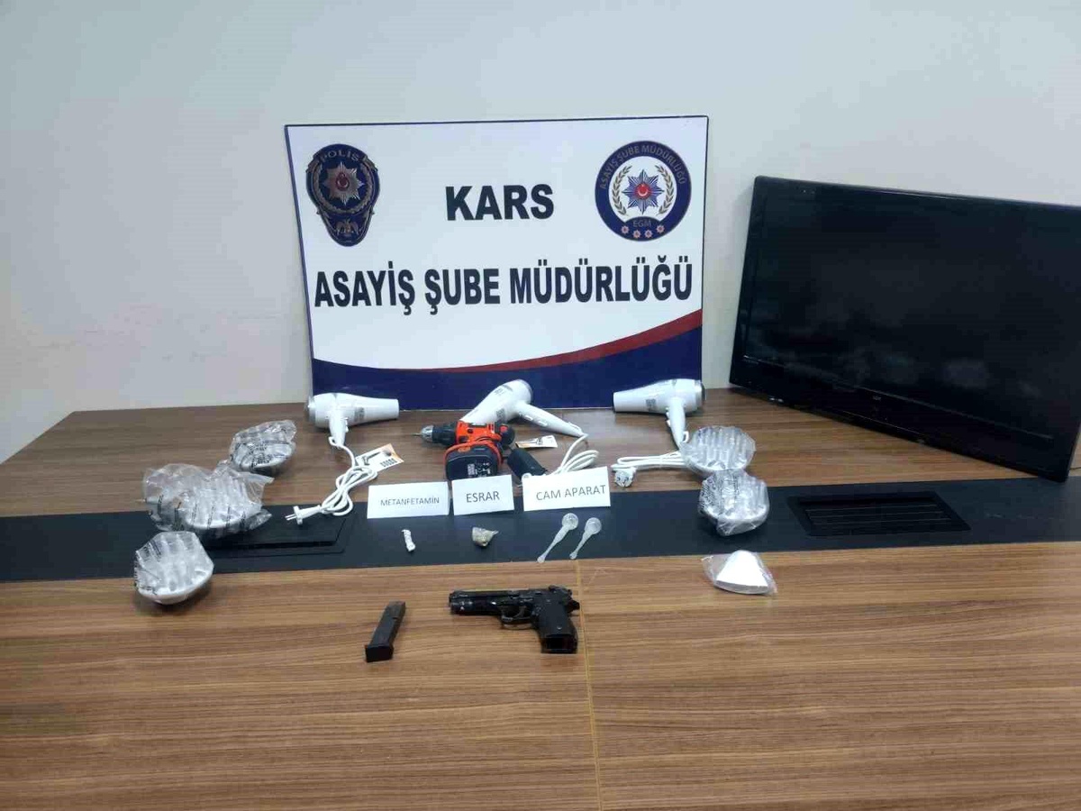 Kars\'ta 3 Kişi Yakalandı: Silah ve Mühimmat Ele Geçirildi