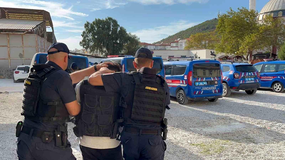 Ayvalık\'ta Otelde Cinayet: 7 Kişi Gözaltına Alındı