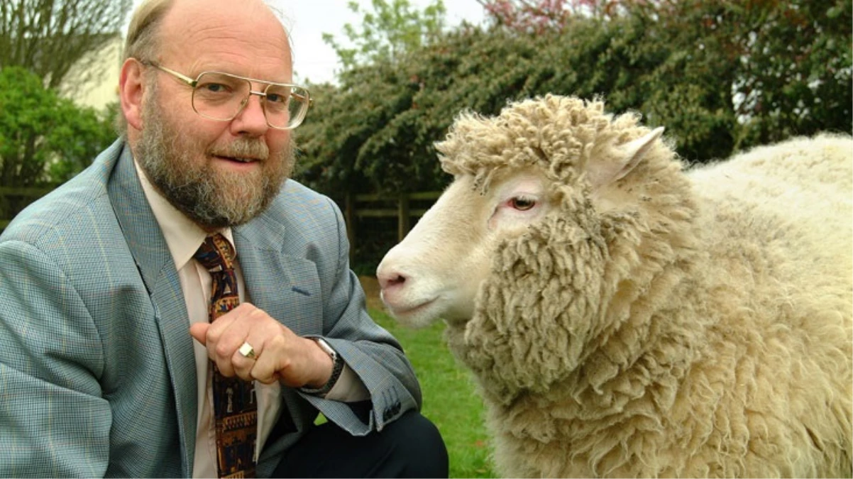 Koyun Dolly\'i klonlayan İngiliz bilim insanı Ian Wilmut yaşamını yitirdi