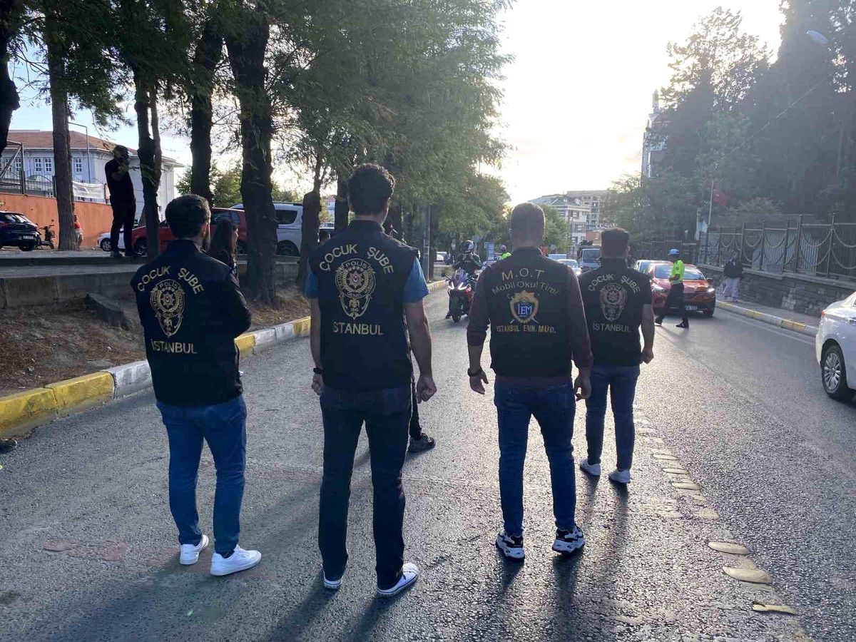 Polis, Yeni Eğitim-Öğretim Yılında Okul Çevrelerinde Denetim Gerçekleştirdi