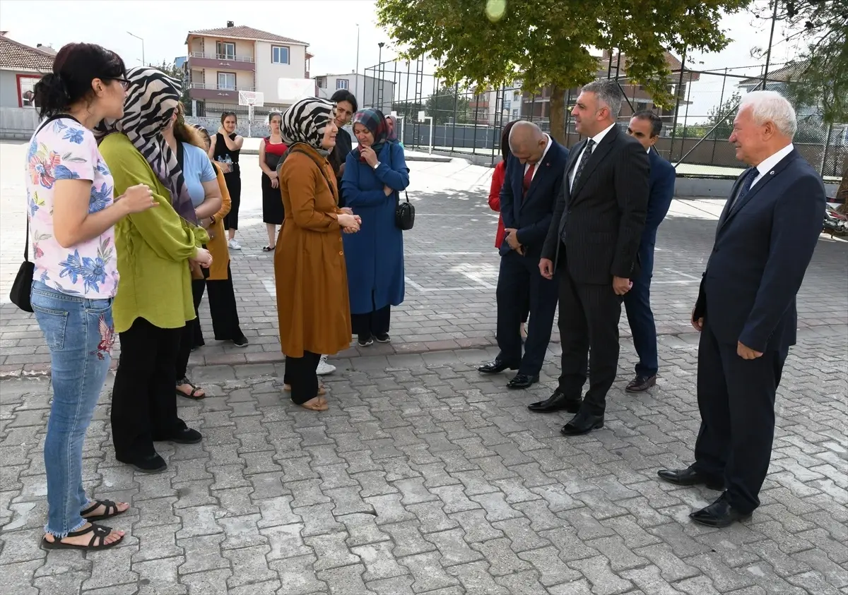 Lapseki\'de ilk ders zili çaldı