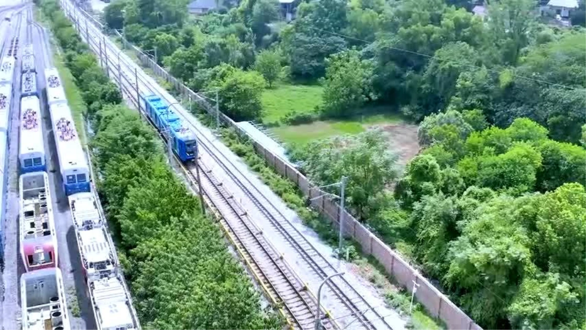 Çin yapımı hafif raylı trenin çeşitli görüntüleri