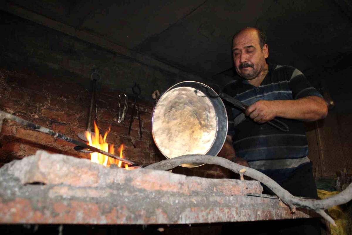 Teknolojiye Yenik Düşen Bakır ve Kalaycılığın Aydın\'daki Son Temsilcileri