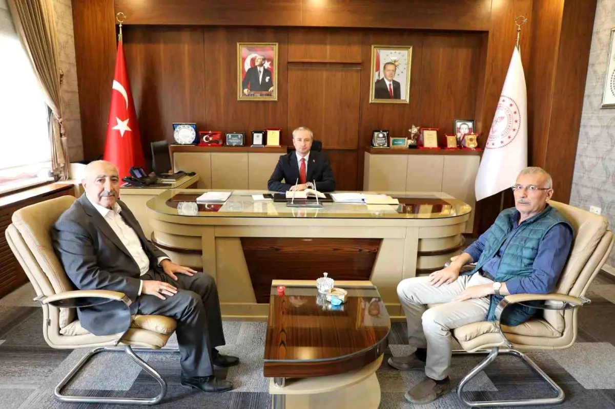 MHP Ağrı İl Başkanı ve Merkez İlçe Başkanı, Ağrı İl Milli Eğitim Müdürünü ziyaret etti