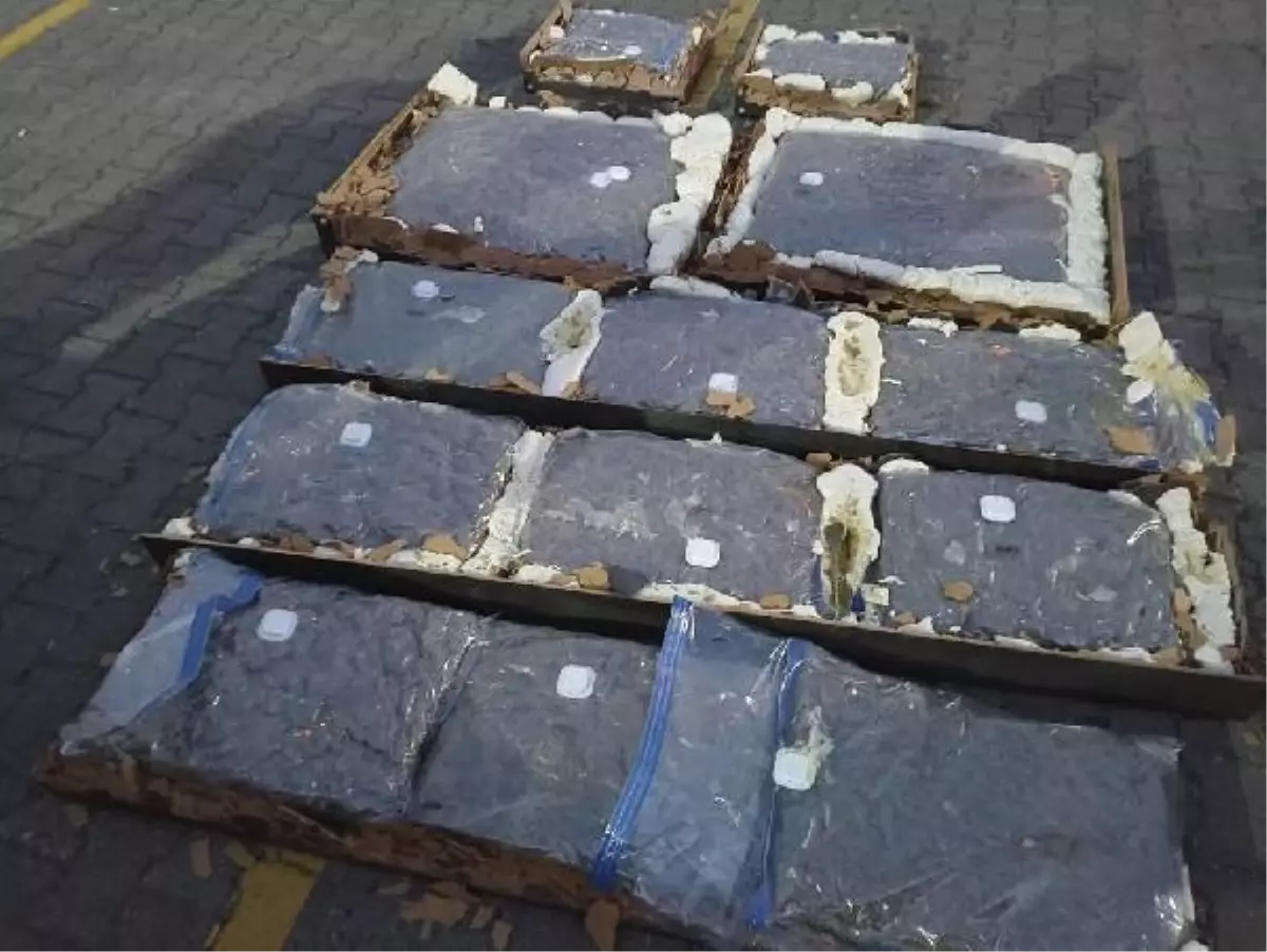 TEM Otoyolu'nda Kamyonette Skunk Ele Geçirildi, 3 Şüpheli Gözaltına Alındı