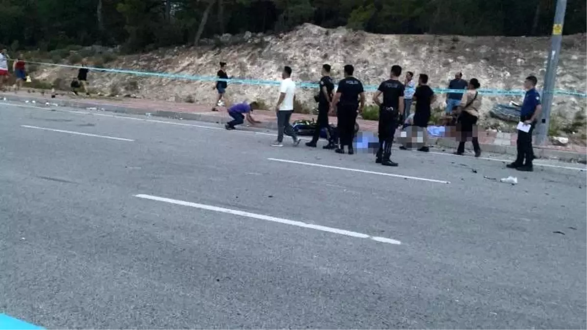 Antalya\'da trafik kazasında 2 kız çocuğu hayatını kaybetti