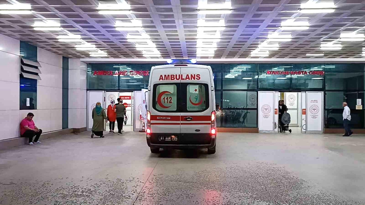 Motosiklet Sürücüsü Tarlaya Uçtu, Ağır Yaralandı