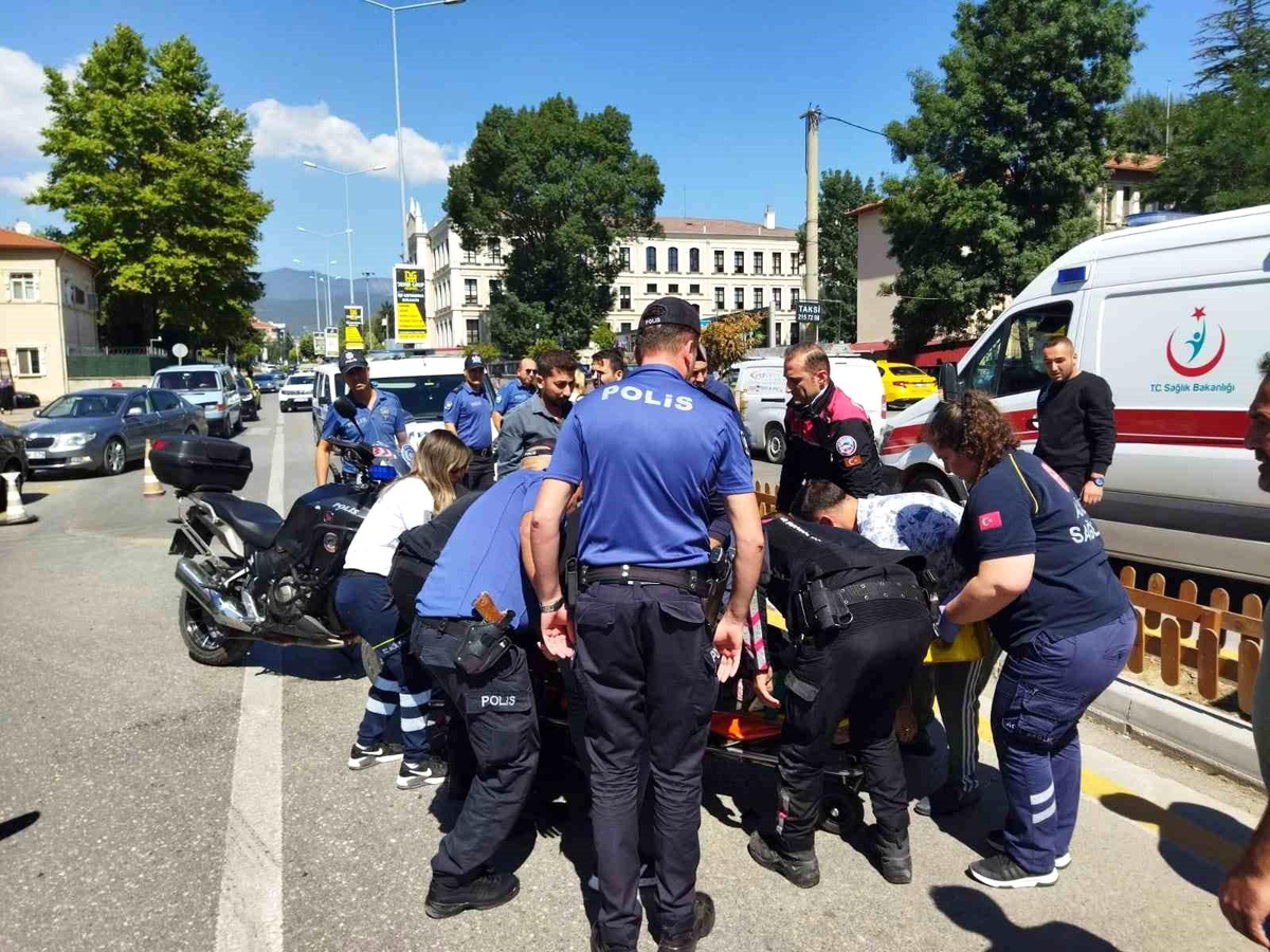 Bolu\'da Motosikletli Yunus Timi Otomobile Çarptı
