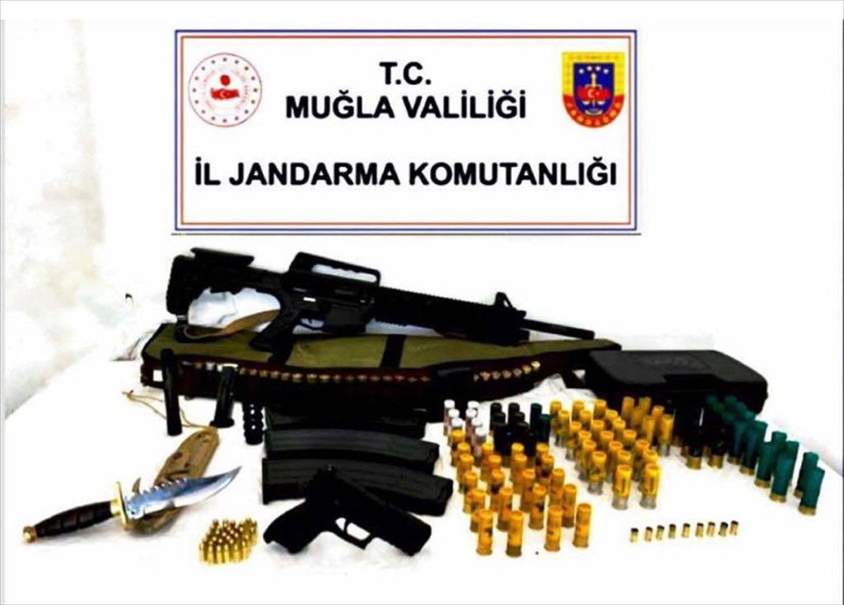 Muğla\'da silah ve mühimmat operasyonu: Bir adreste çok sayıda silah ele geçirildi