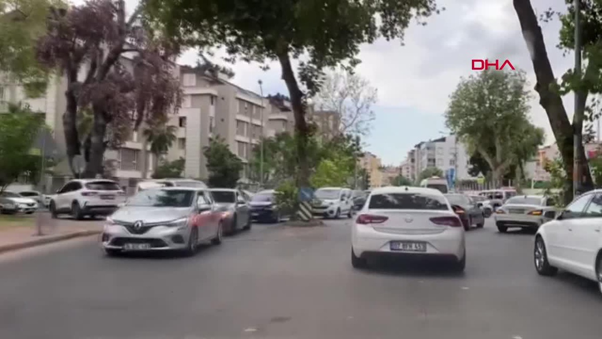 Antalya\'da Okul Trafiği Nedeniyle Trafik Durma Noktasına Geldi