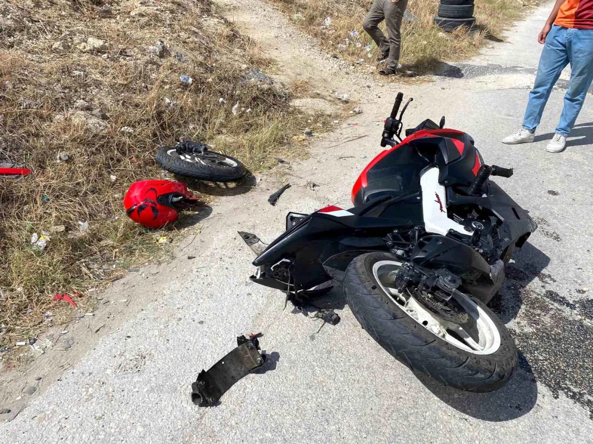 Tekirdağ\'da otomobil ile motosiklet çarpıştı, motosiklet sürücüsü ağır yaralandı