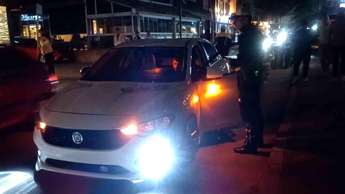 Gebze\'de Yüksek Sesle Müzik Yayını Yapan Sürücüye Cezai İşlem Uygulandı