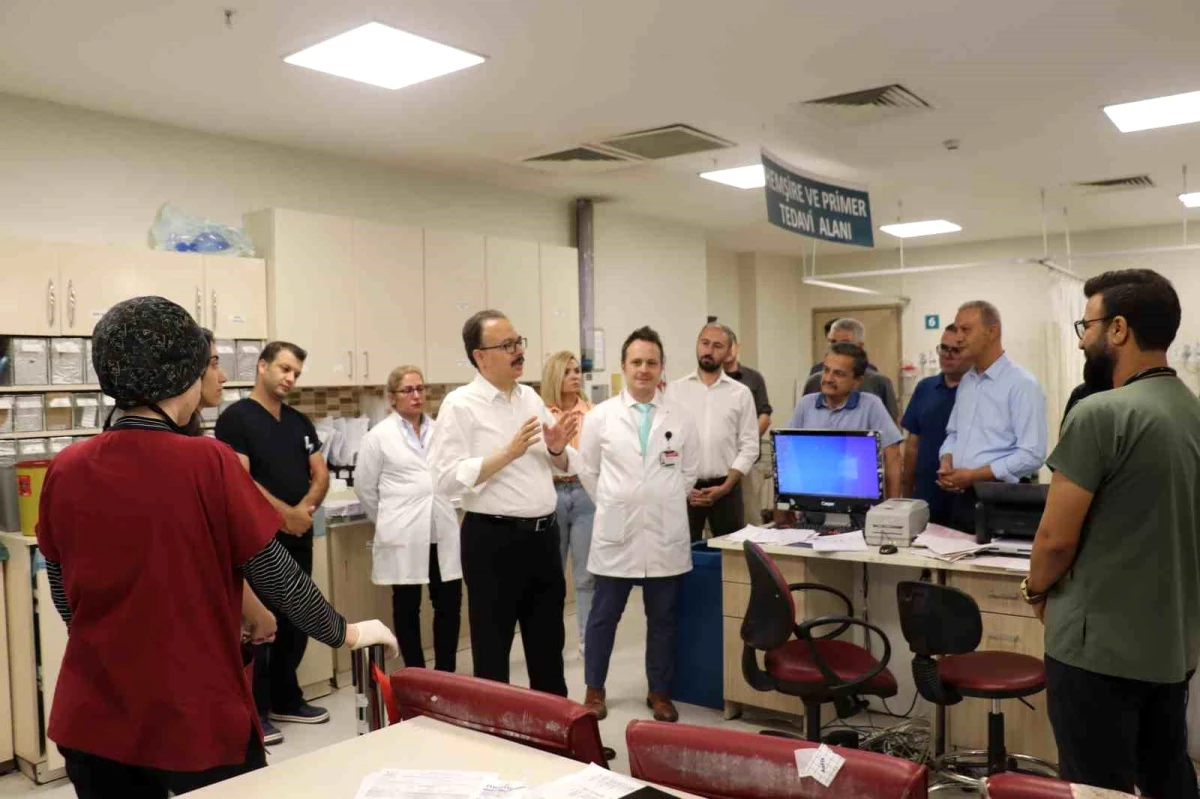 Siirt Valisi ve Belediye Başkan Vekili Dr. Kemal Kızılkaya, Eğitim ve Araştırma Hastanesinde Denetimlerde Bulundu