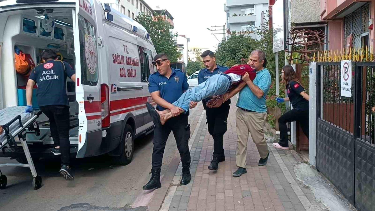 Sinir Krizi Geçiren Vatandaşa İtfaiye Ekipleri Müdahale Etti