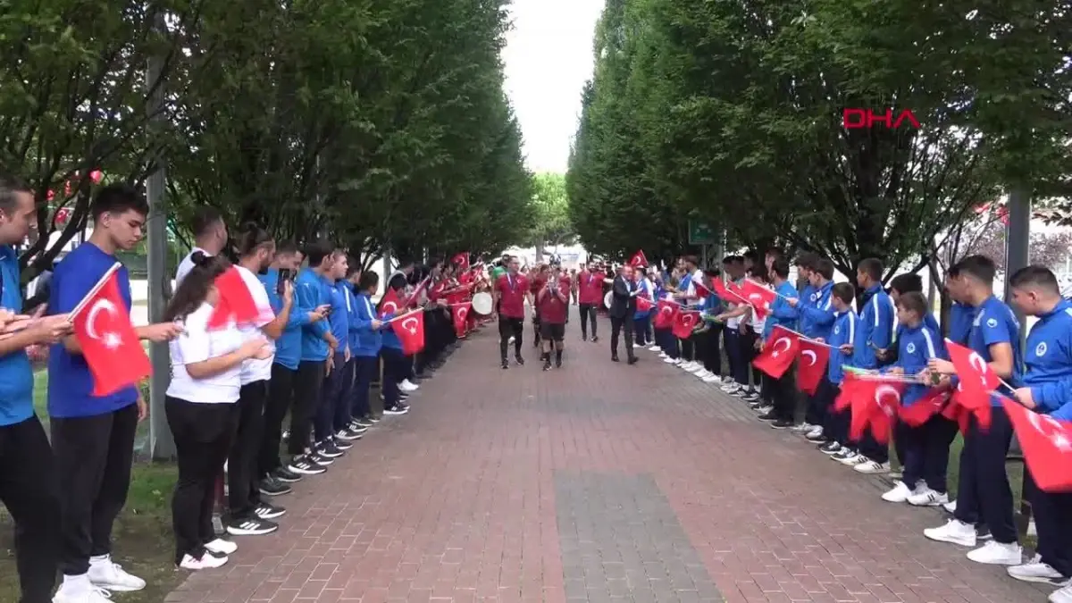 SPOR Şampiyon Down Sendromlu Özel Futsal Milli Takımı Kocaeli\'de törenle karşılandı