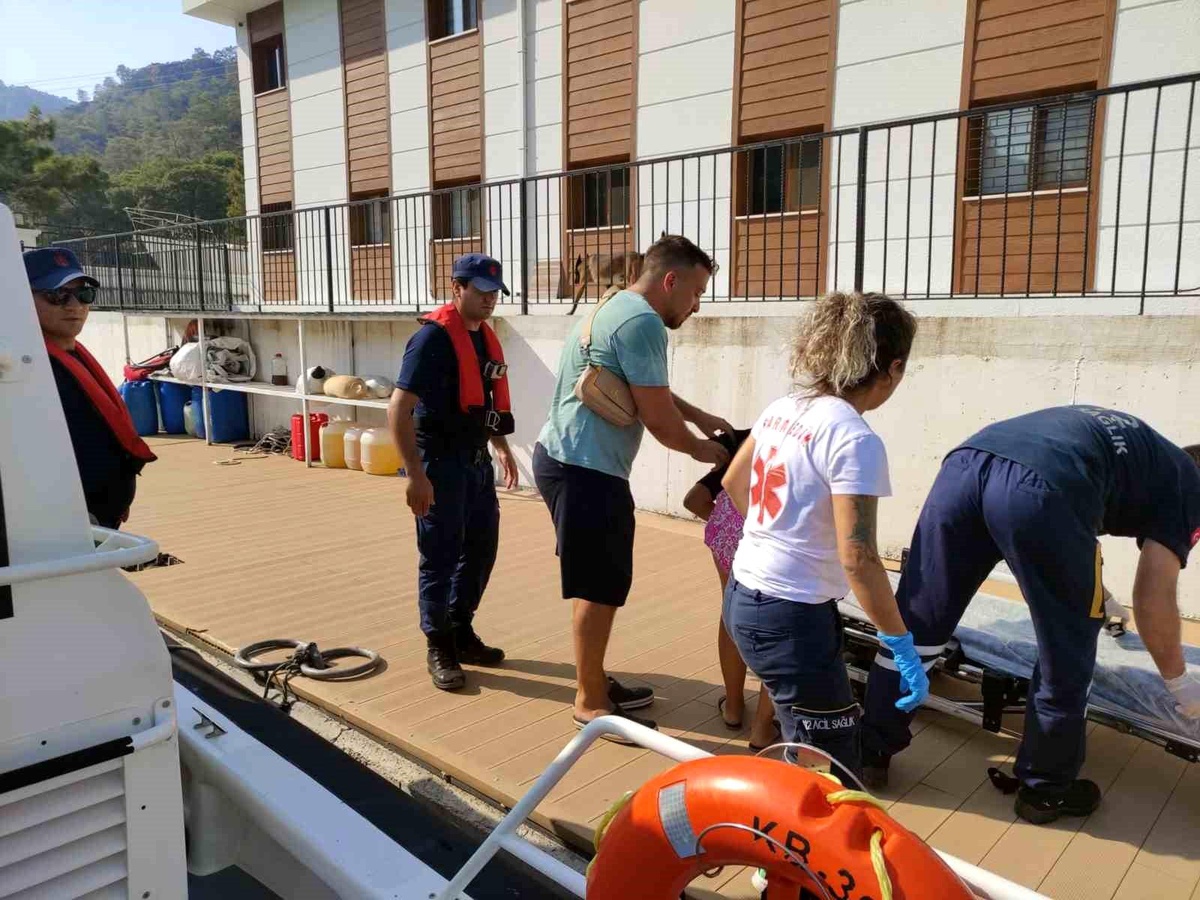 Fethiye\'de Özel Teknede Yaralanan Vatandaş Sahil Güvenlik Tarafından Kurtarıldı