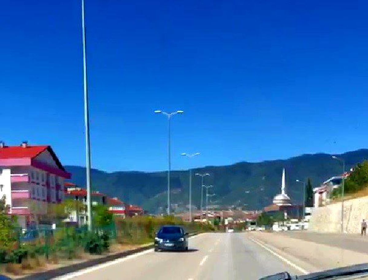 Karabük\'te ters şeritte ilerleyen otomobile 4 bin 64 TL ceza kesildi