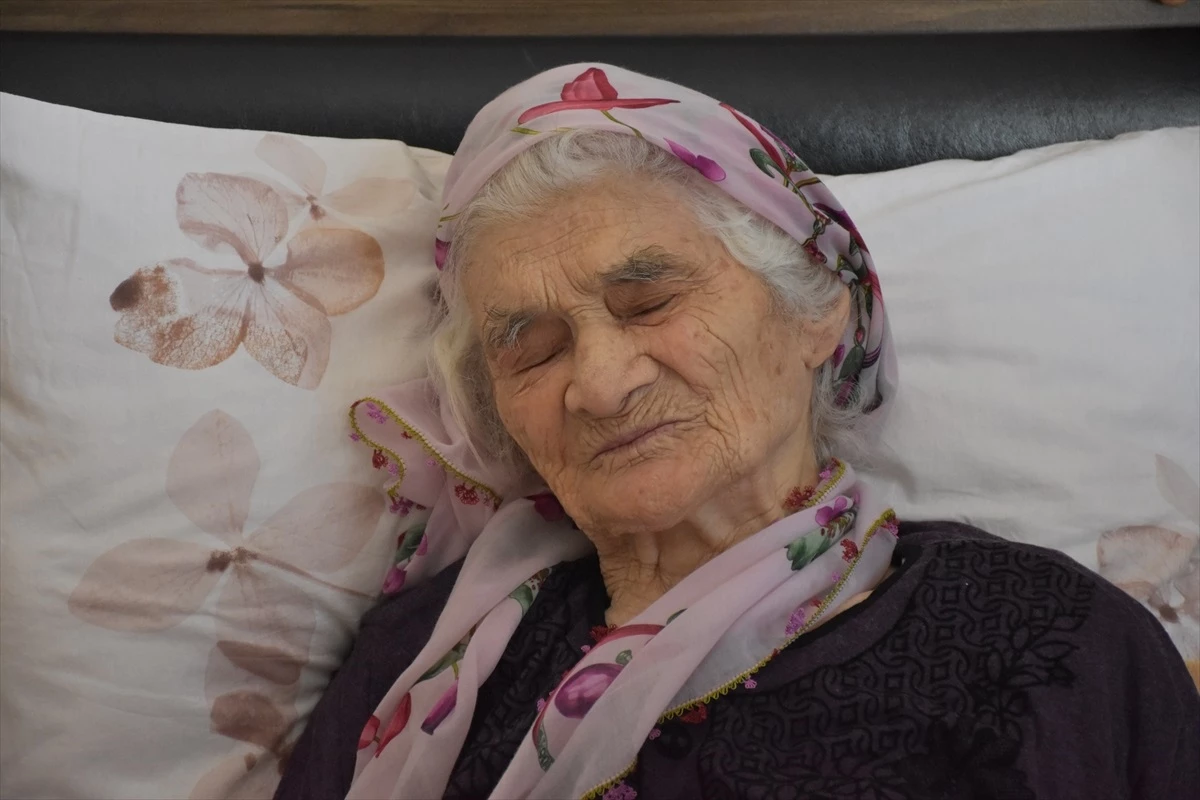 Trabzon\'un en yaşlı bireyi 103 yaşındaki Asiye Kaya