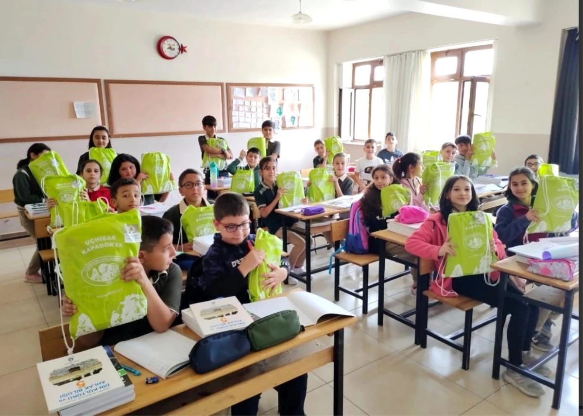 Uçhisar Belediyesi Öğrencilere Kırtasiye Desteği Verdi
