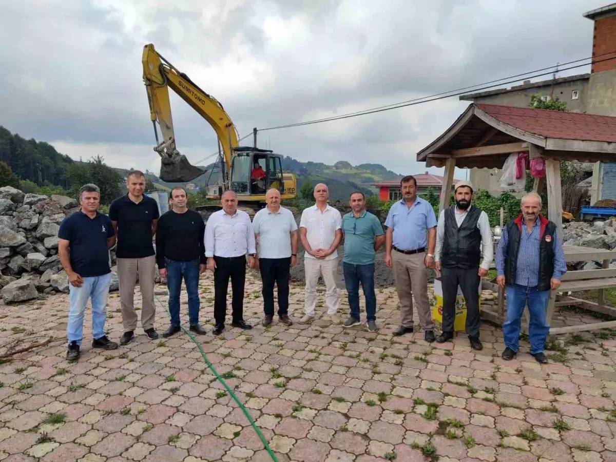 Ünye Belediyesi, Pelitliyatak Mahallesi\'nde meydan yapım çalışmalarına başladı