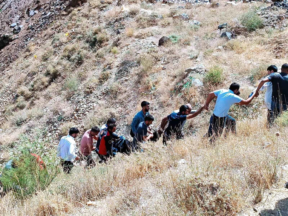 Bitlis\'te Tepelik Alandan Düşen Vatandaş Hayatını Kaybetti