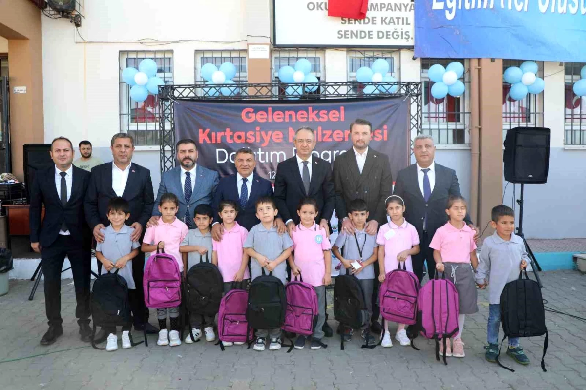 Dilovası Belediye Başkanı Hamza Şayir, 15 Bin Öğrencinin Kırtasiye İhtiyacını Karşıladı
