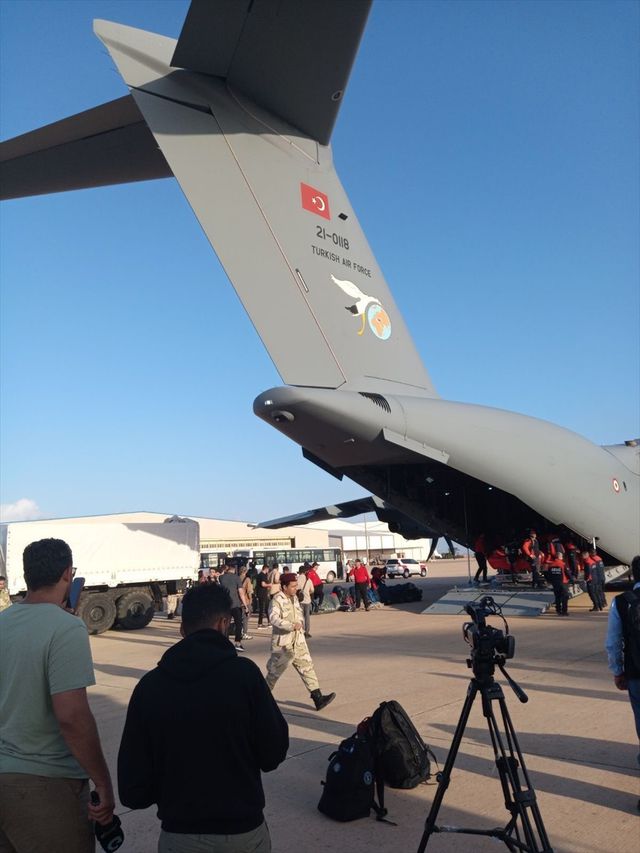 Türkiye, Libya'ya yardım elini uzattı! Arama kurtarma ekipleri bölgede Türkiye, Libya'ya yardım elini uzattı! Arama kurtarma ekipleri bölgede