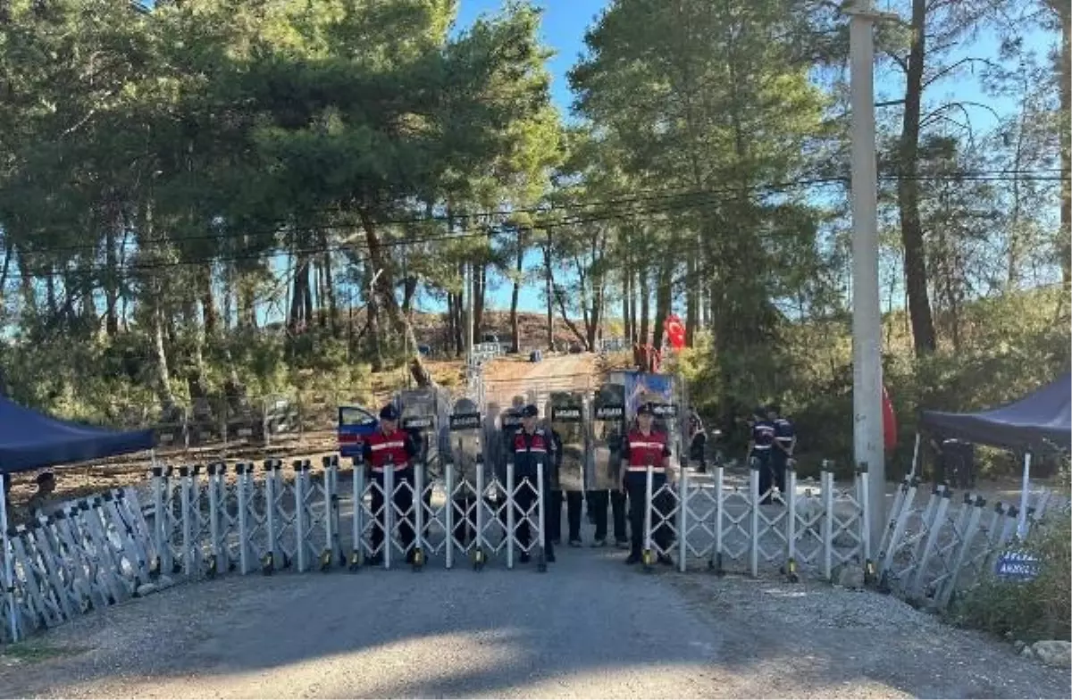 Muğla\'da İzinsiz Kurulan Konteyner ve Çadırlar Kaldırıldı