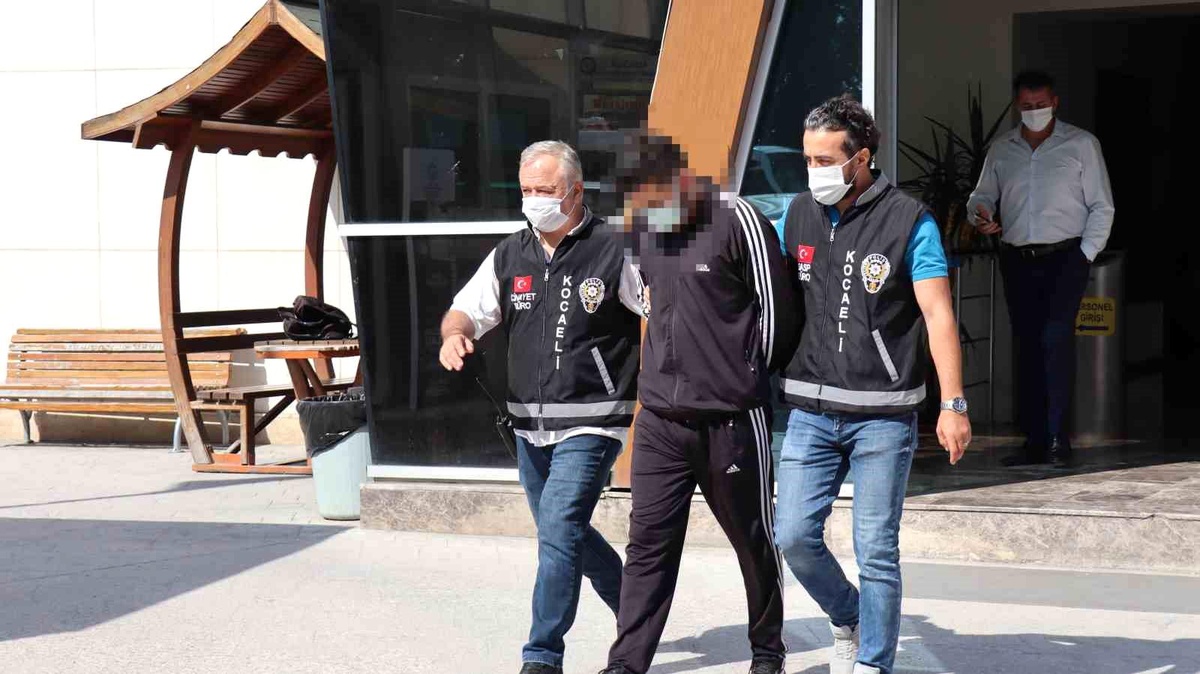 Kocaeli\'de Otomobilde Başından Vurulan Gencin Katili Pişmanım Dedi