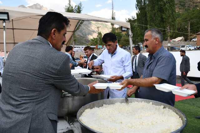 Aşiret düğününde geline 1 kilo altın, damada 5 milyonluk takı takıldı