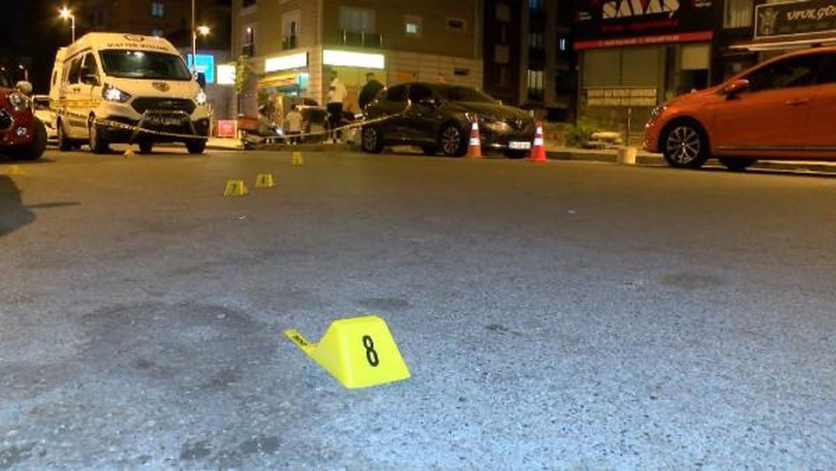 Ataşehir\'de Kıraathaneye Silahlı Saldırı: 1 Yaralı