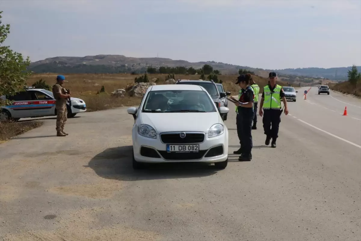 Bilecik İl Jandarma Komutanlığı, Kadın Destek Uygulaması \'KADES\' hakkında bilgilendirme yaptı